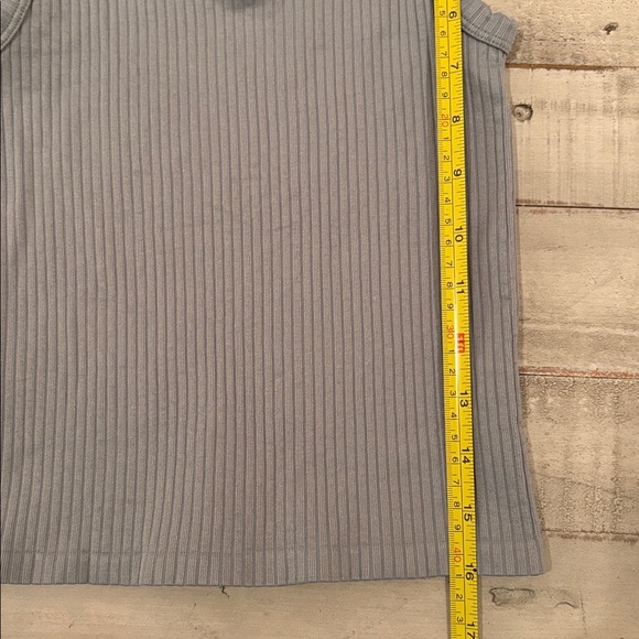 Dynamic Basic Gray Ribbed Tank Top - Picture 3 of 5